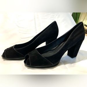 SHOES OF PREY Black Velvet Open-Toe 3 1/2” Heels Size 11 (men’s 9.5)
